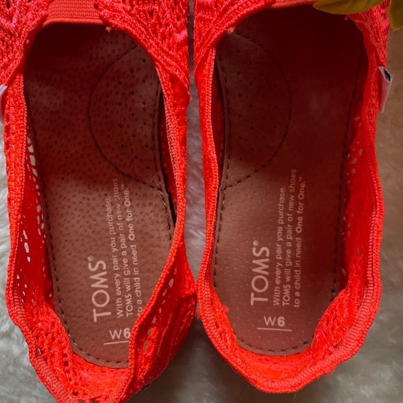 Toms womenswear neon coral crochet shoes - Picture 4 of 7